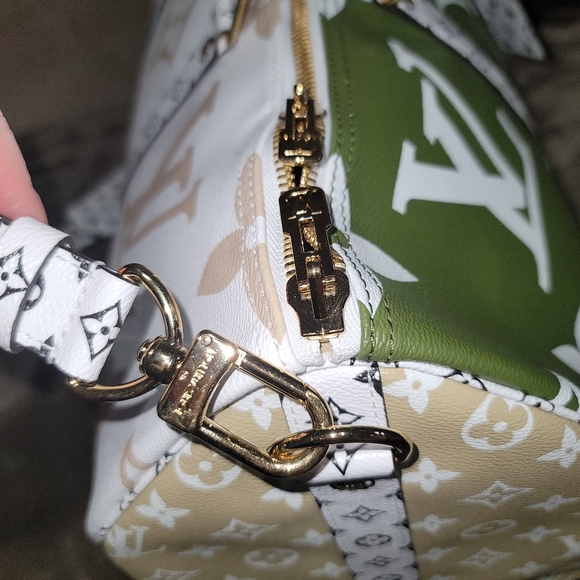 Louis Vuitton GIANT MONOGRAM Keepall 50 Bandouliere Khaki Green/Beige/White Bag - Picture 13 of 16